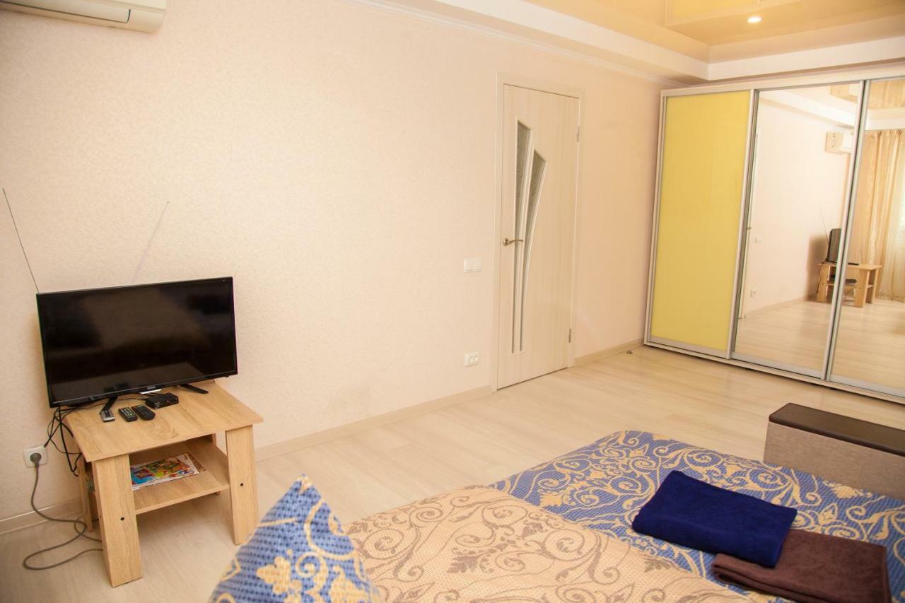 Semi-Luxury Apartment On Zaporozhskaya 9 Zaporizhia Esterno foto